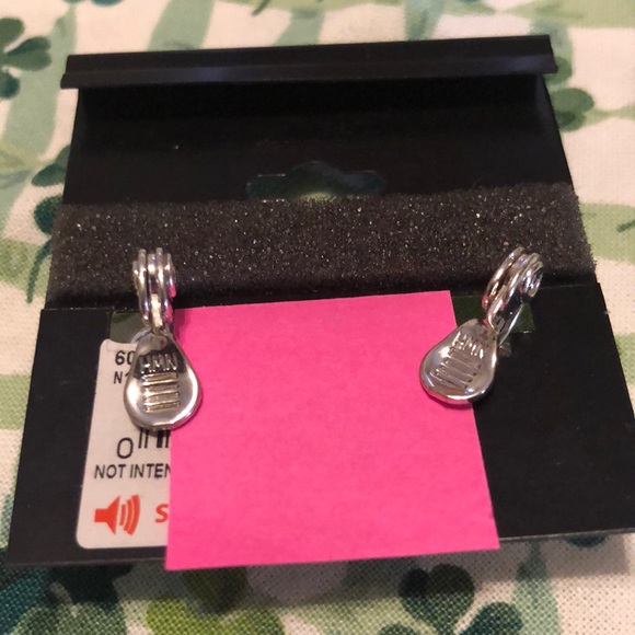 ⭐️NAPIER CLIP EARRINGS⭐️ - Picture 2 of 2